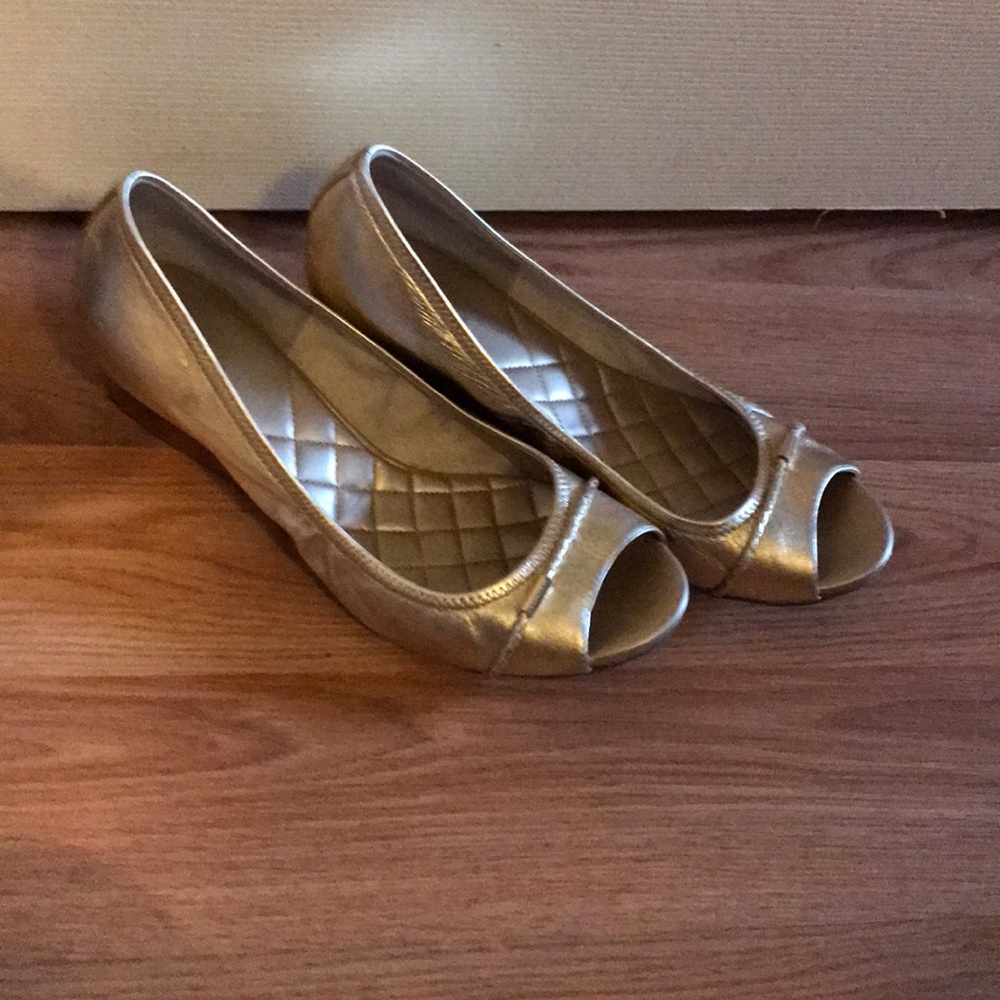 Like New Size 8 Gold Cole Haan Kitten Heels